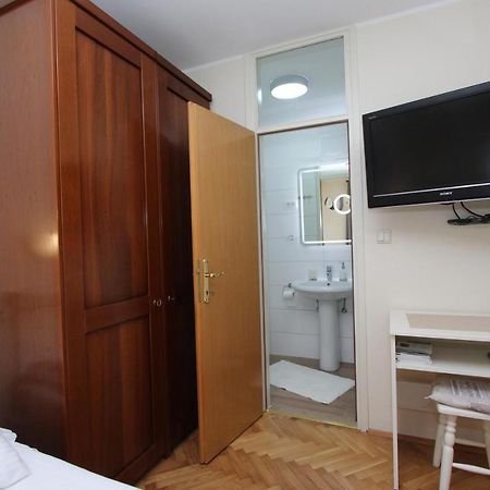 Room Roma Rovigno Esterno foto