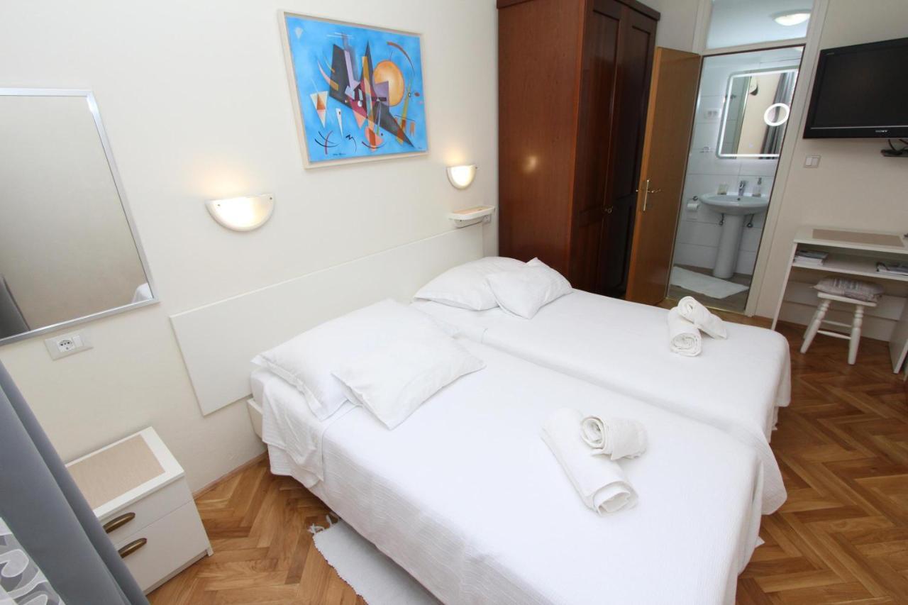 Room Roma Rovigno Esterno foto