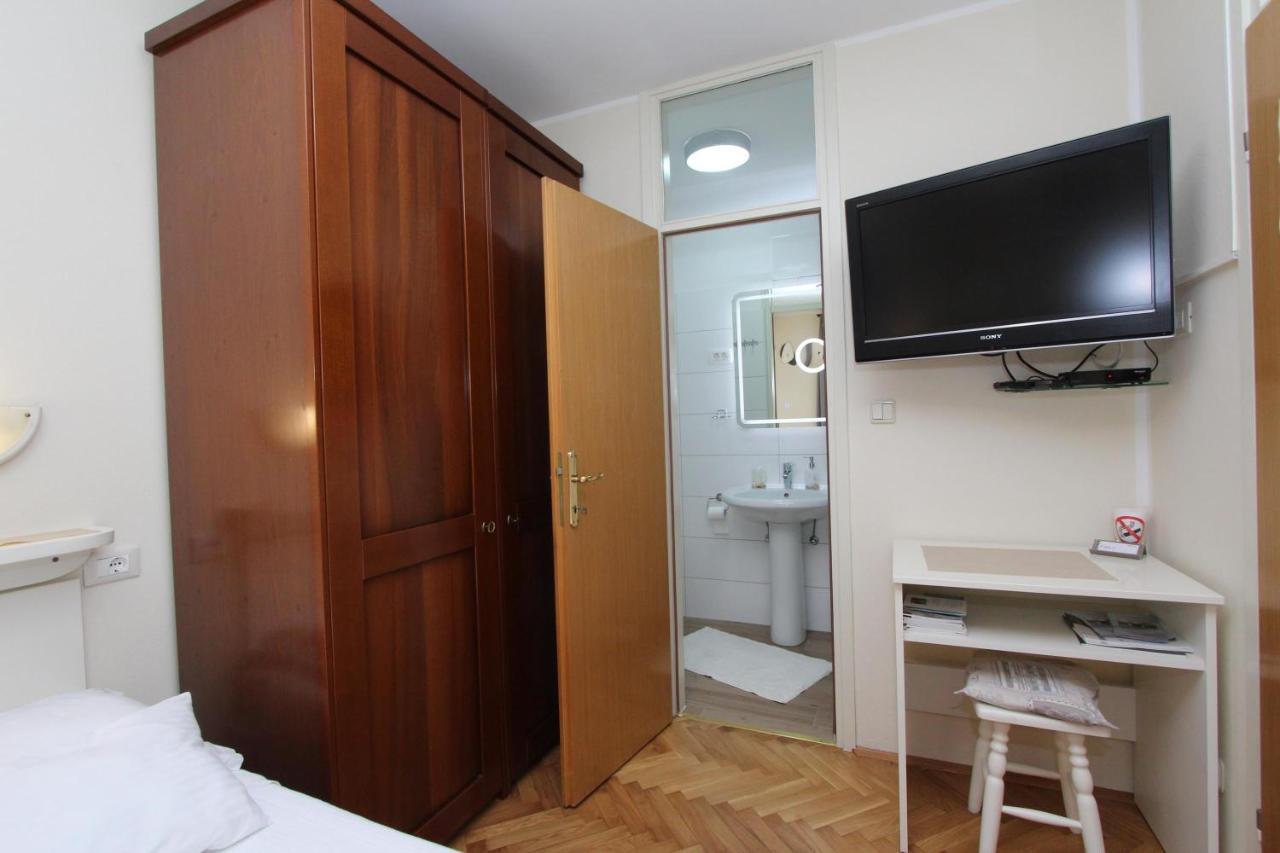 Room Roma Rovigno Esterno foto
